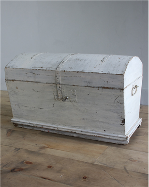 dutch white chest